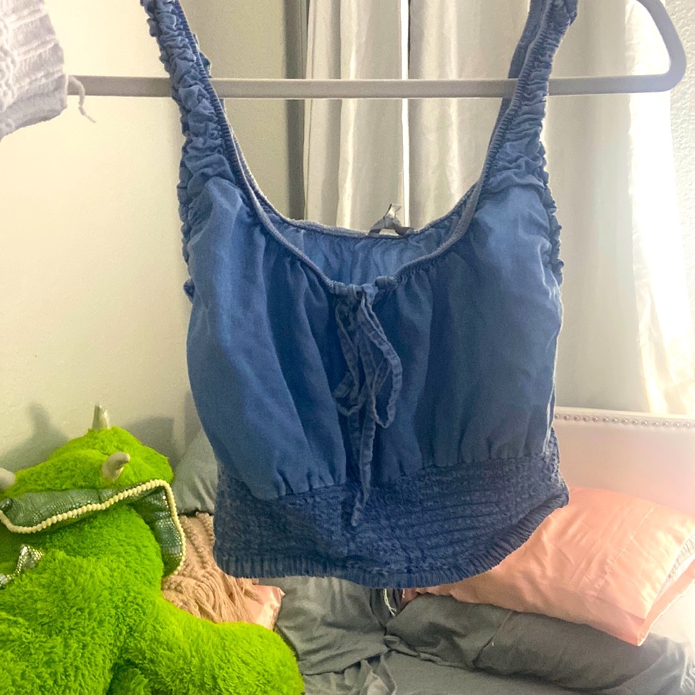 blue tank top